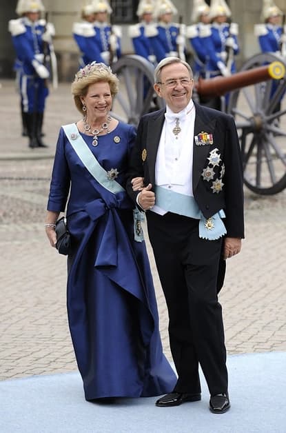 Крал Константинос II Гръцки, монархически връзки и любов