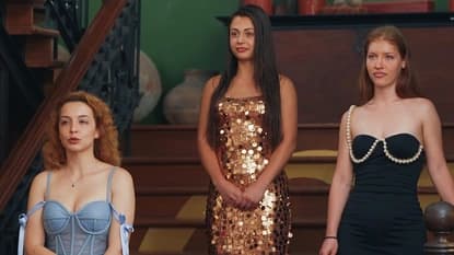 Три дами напуснаха ''Ергенът'' след Церемония на розата по нови правила. ''Агентка под прикритие'' на Кристиян влезе в имението на любовта