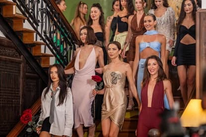 Елизабет и Мария напуснаха имението на любовта в ''Ергенът''. Стоян се оттегли за 8 дни, за да преосмисли чувствата си, а Илияна даде шанс на Гатев.