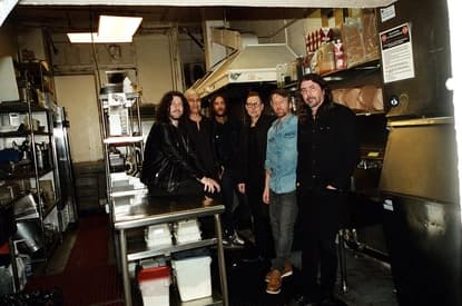 Foo Fighters с нов албум и силно българско присъствие във видеото към ''Window''