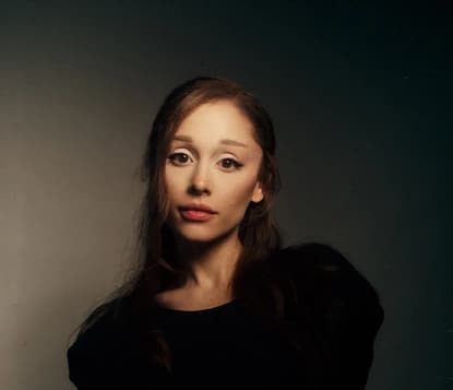 Ариана Гранде представя ''hate that i made you love me" - първи сингъл от предстоящия ѝ осми студиен албум ''petal''